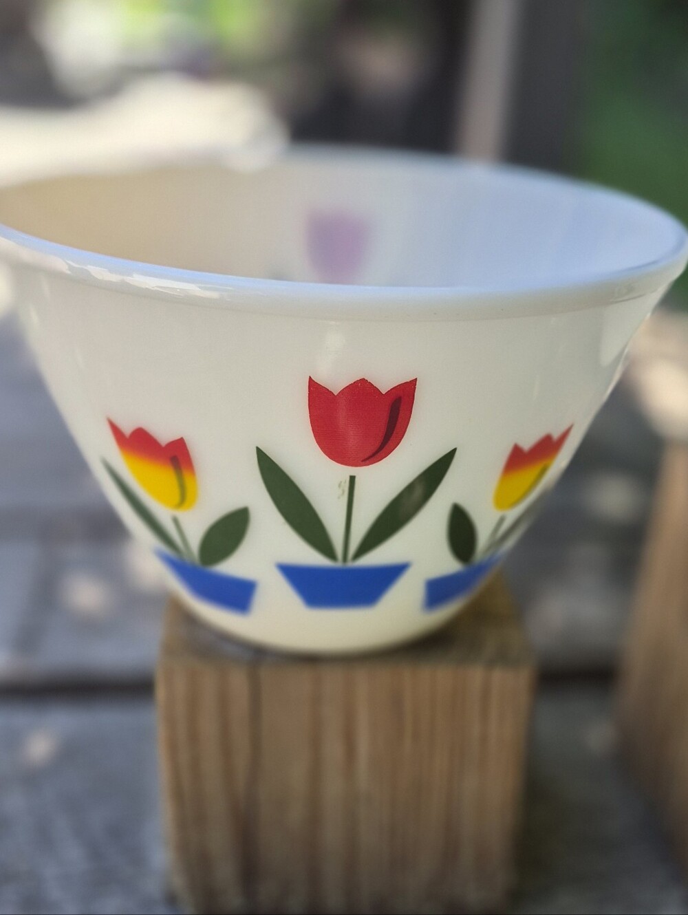 1940s Vintage Fire King Tulip Mixing/Nesting Bowls by Anchor Hocking Set of 2 - Picture 4 of 11
